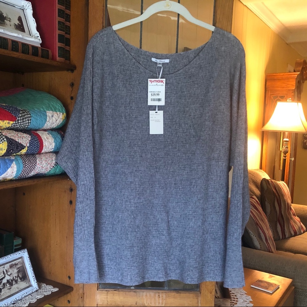 Gray Top NWT